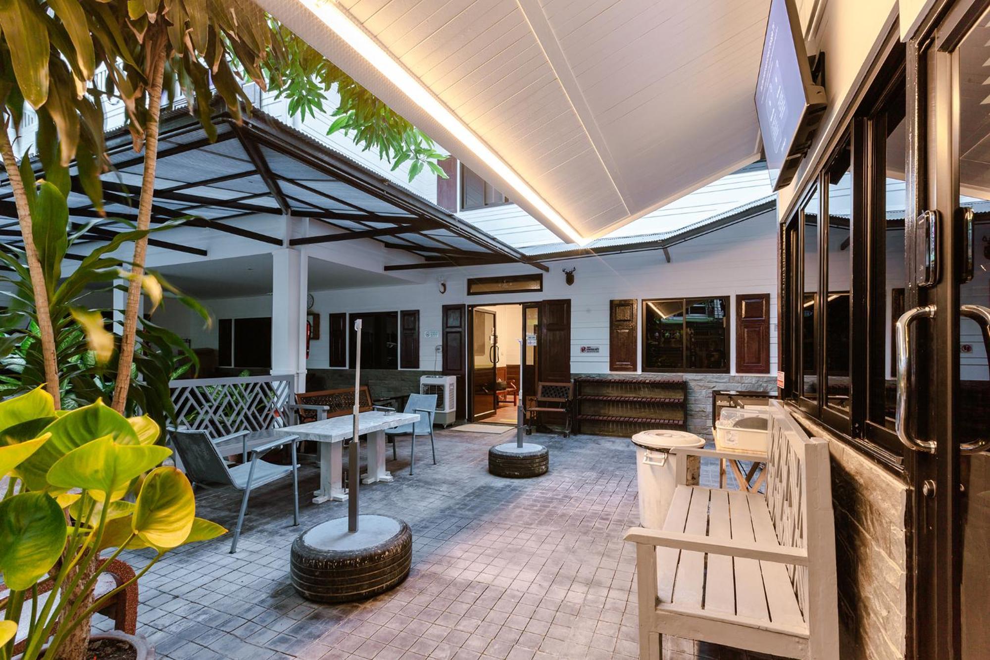 Diff Hostel Банкок Екстериор снимка