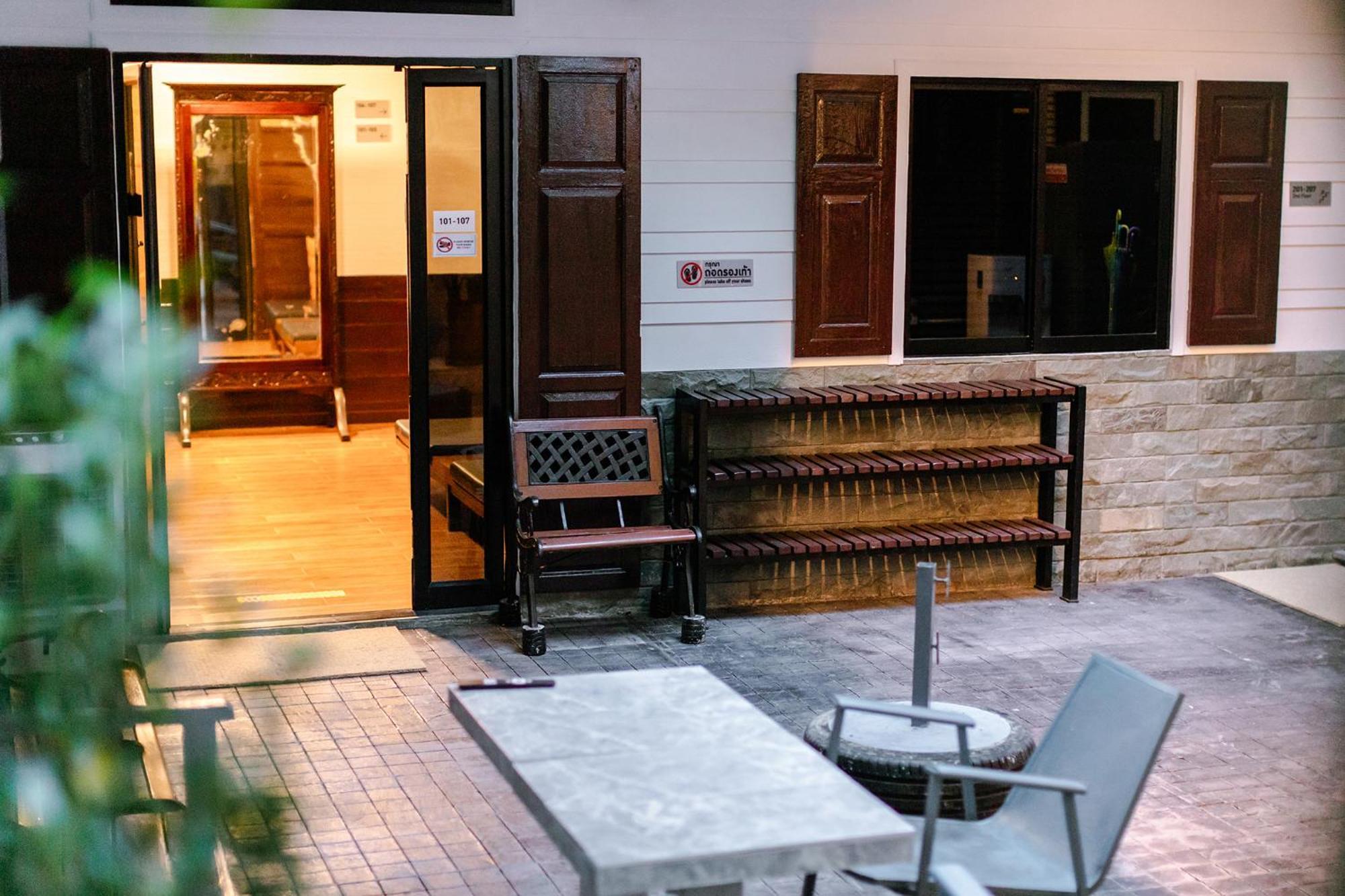 Diff Hostel Банкок Екстериор снимка