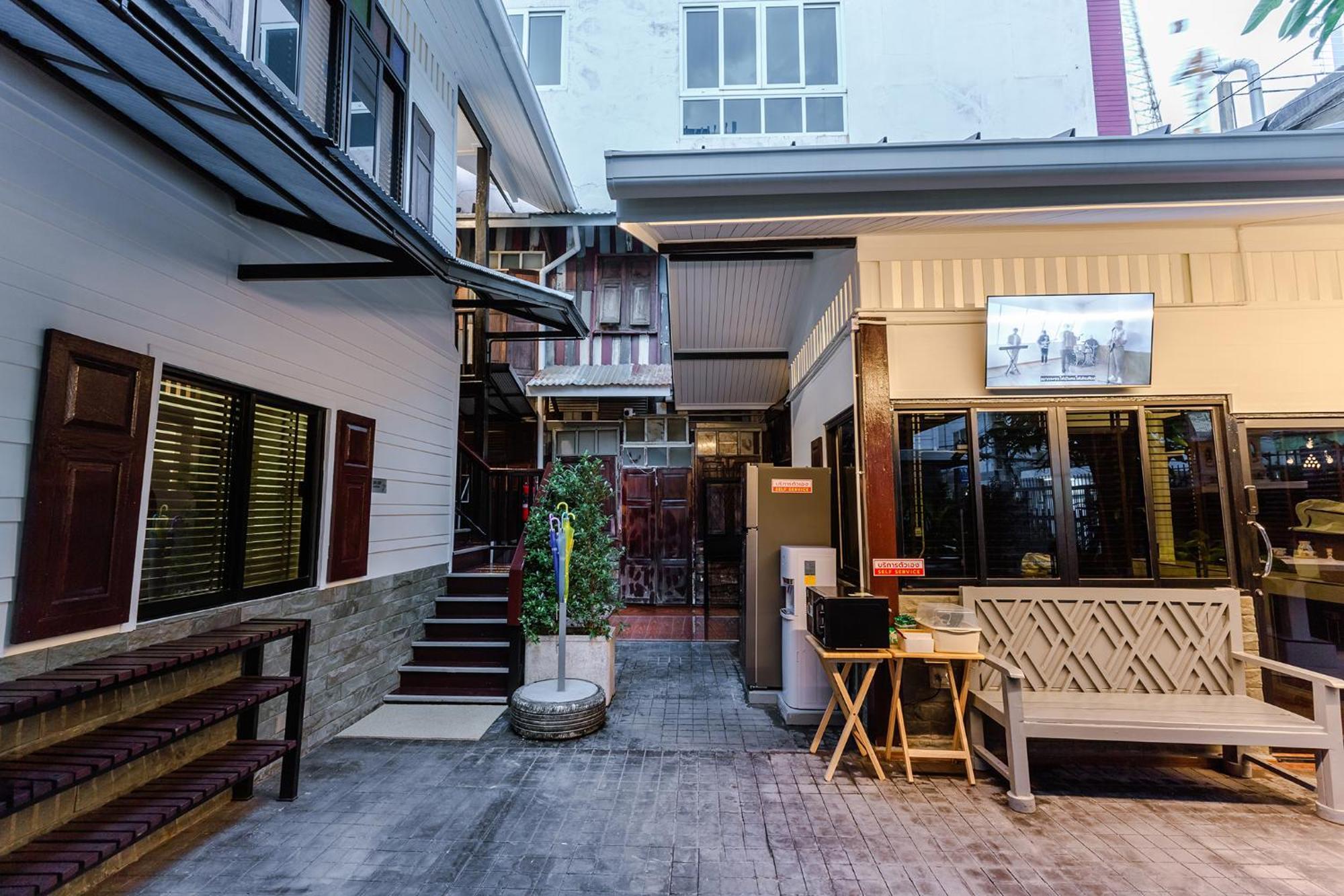 Diff Hostel Банкок Екстериор снимка